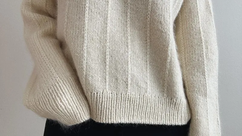 Женский свитер спицами сверху с японским плечом Vara Sweater