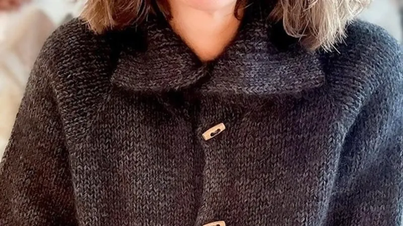 Комфортный кардиган-реглан с высоким воротником Romy, вязаный спицами сверху