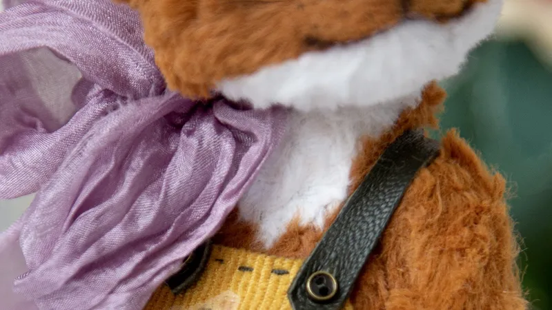 Лисёнок в комбенизончике