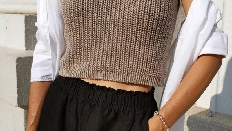 Вязаный спицами полупатентной резинкой топ на бретелях Julie