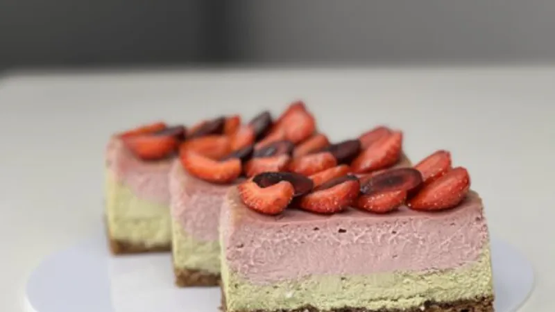 Нарезное пирожное Чизкейк Шоколад Фисташка Малина