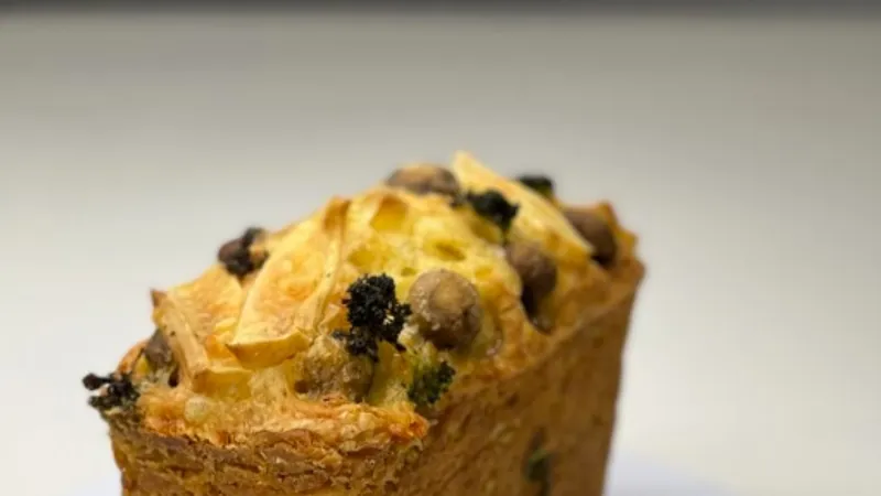 Кекс Грибы, брокколи и белый сыр