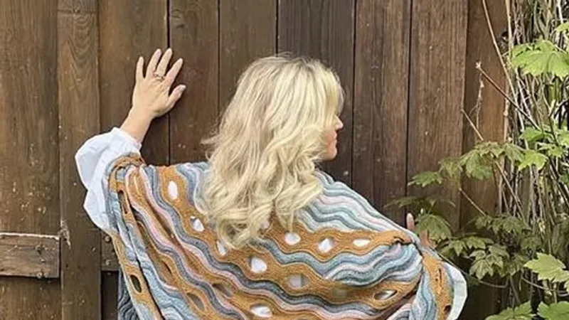 Вязаная спицами оригинальная шаль Oregon Shawl Bundle