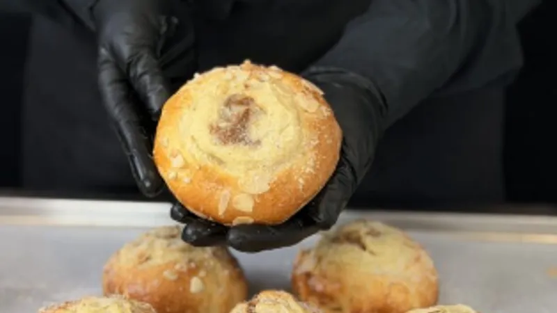 Ватрушка с орешками и сгущенкой