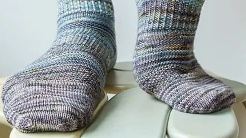 Вязаные спицами текстурные носки Pierre Socks