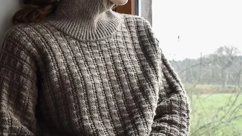 Вязаный спицами унисекс свитер текстурной резинкой Rillen Sweater