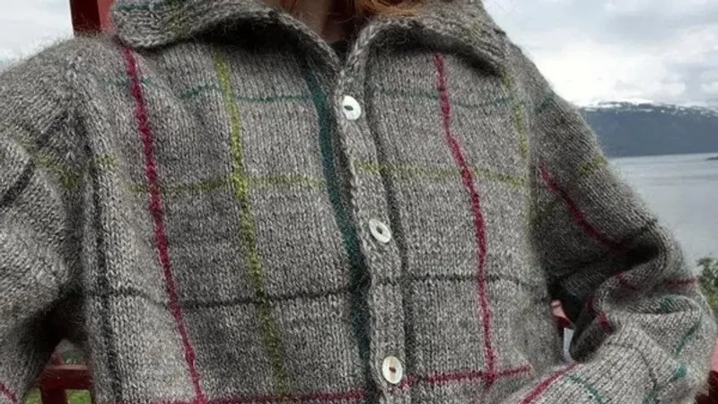 Стильный укороченный кардиган Weave Cardi, вязаный спицами сверху