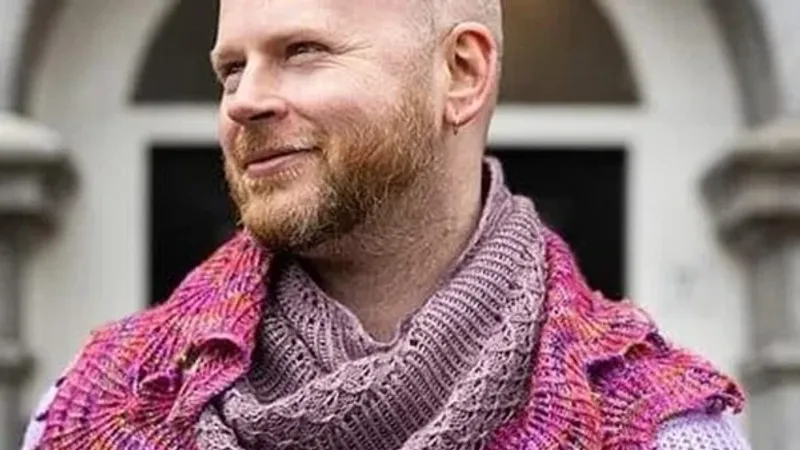 Вязаная спицами шаль Rib Vault Shawl